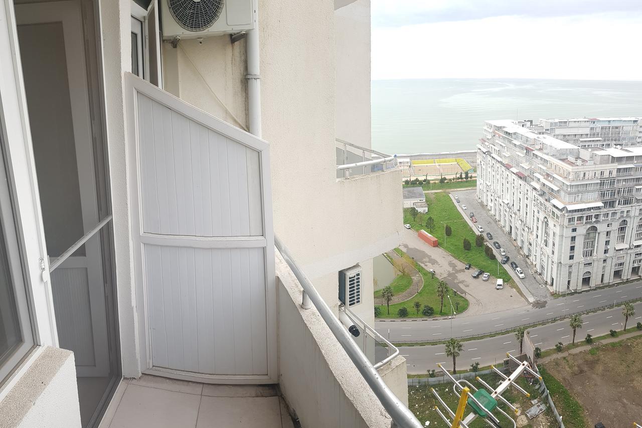 Apartment In Front Of Mcdonald'S Batumi Eksteriør billede