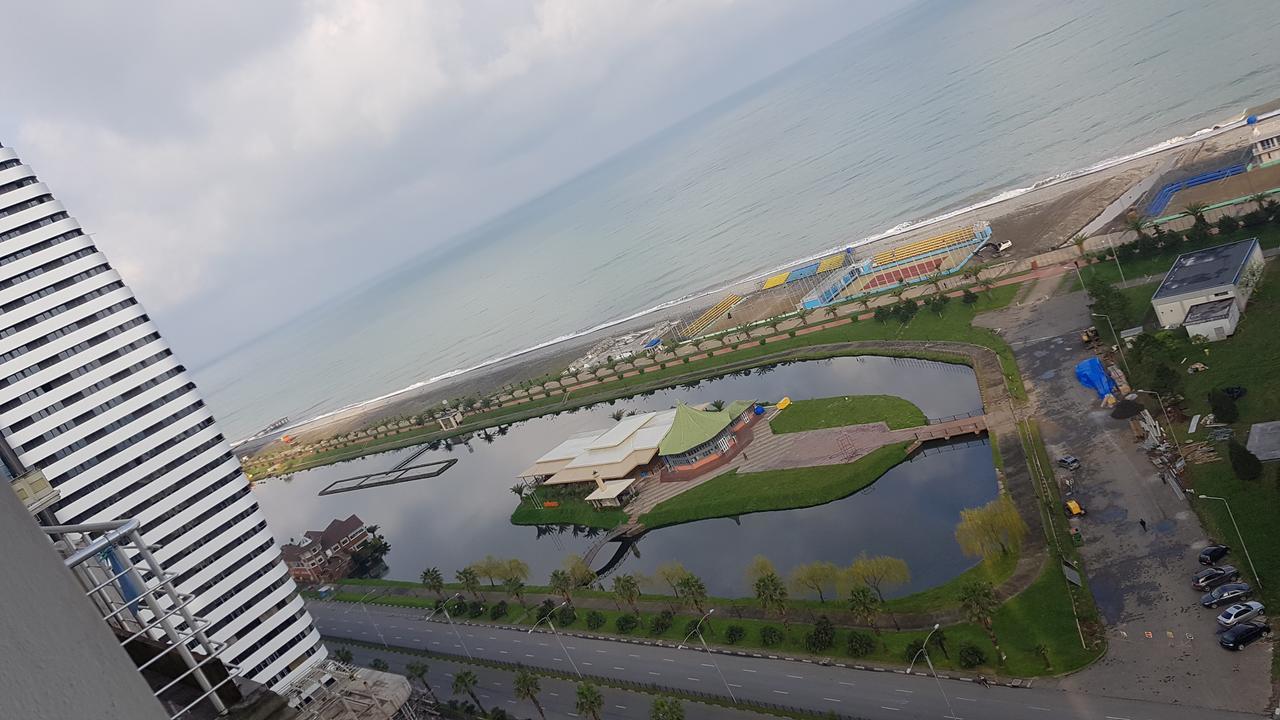 Apartment In Front Of Mcdonald'S Batumi Eksteriør billede